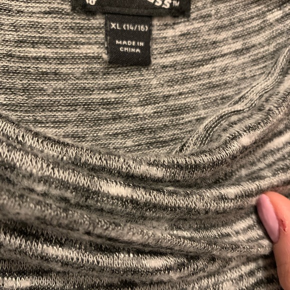 Art Class Gray Cold Shoulder Long Sleeve Top - Picture 3 of 3